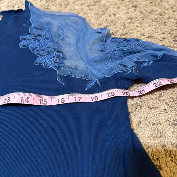 Women's Free People Blue Long Sleeve Tee with Lace Detail M - Picture 5 of 10